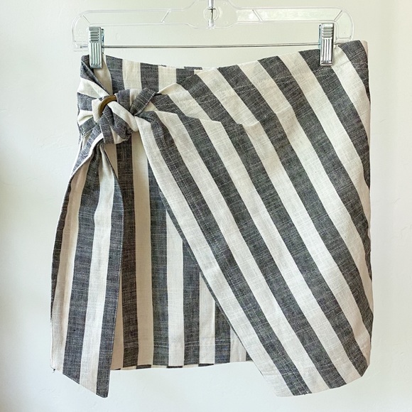 By Together Dresses & Skirts - BY TOGETHER linen blend white and navy mini skirt